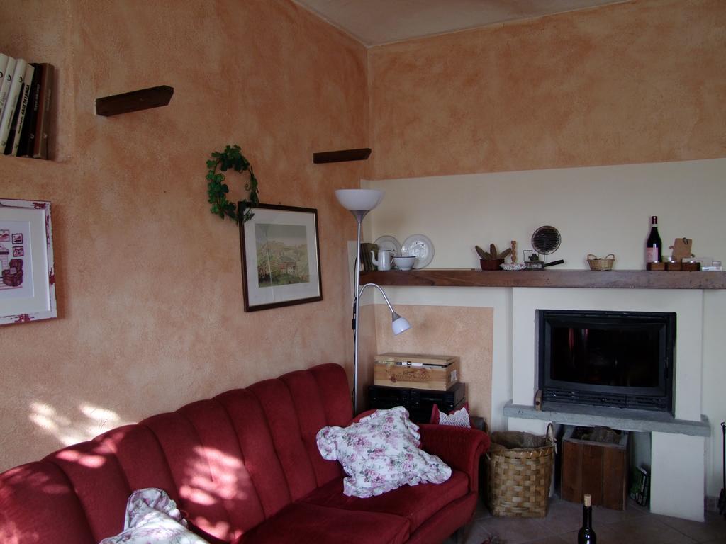 לינה וארוחת בוקר Trezzo Tinella Casa Branzele מראה חיצוני תמונה