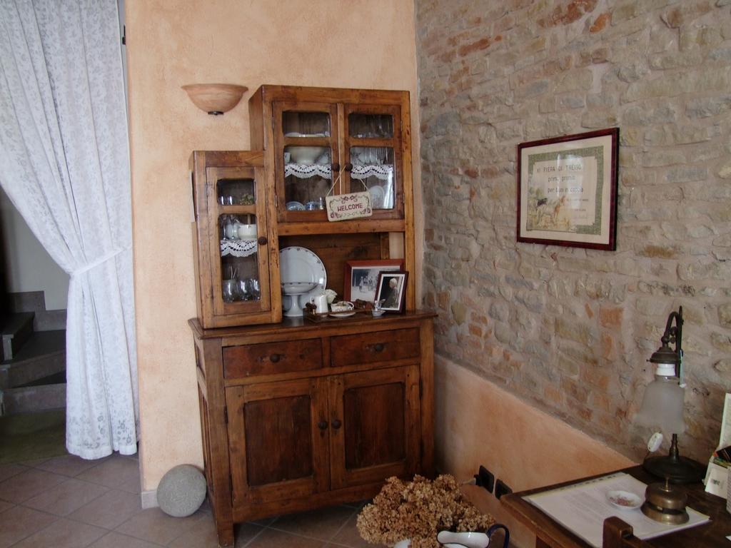 לינה וארוחת בוקר Trezzo Tinella Casa Branzele מראה חיצוני תמונה