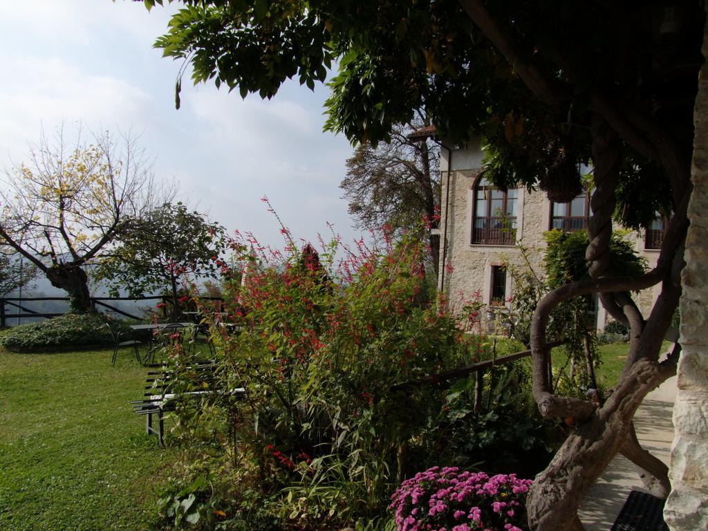 לינה וארוחת בוקר Trezzo Tinella Casa Branzele מראה חיצוני תמונה
