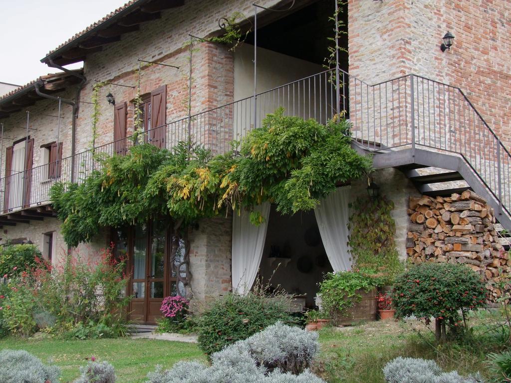 לינה וארוחת בוקר Trezzo Tinella Casa Branzele מראה חיצוני תמונה