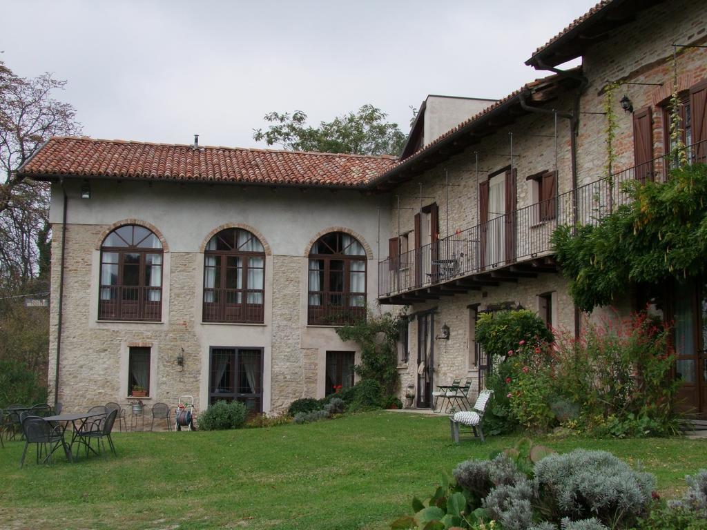 לינה וארוחת בוקר Trezzo Tinella Casa Branzele מראה חיצוני תמונה