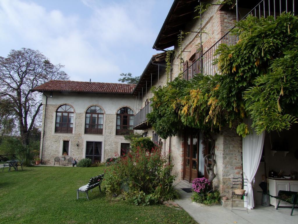 לינה וארוחת בוקר Trezzo Tinella Casa Branzele מראה חיצוני תמונה