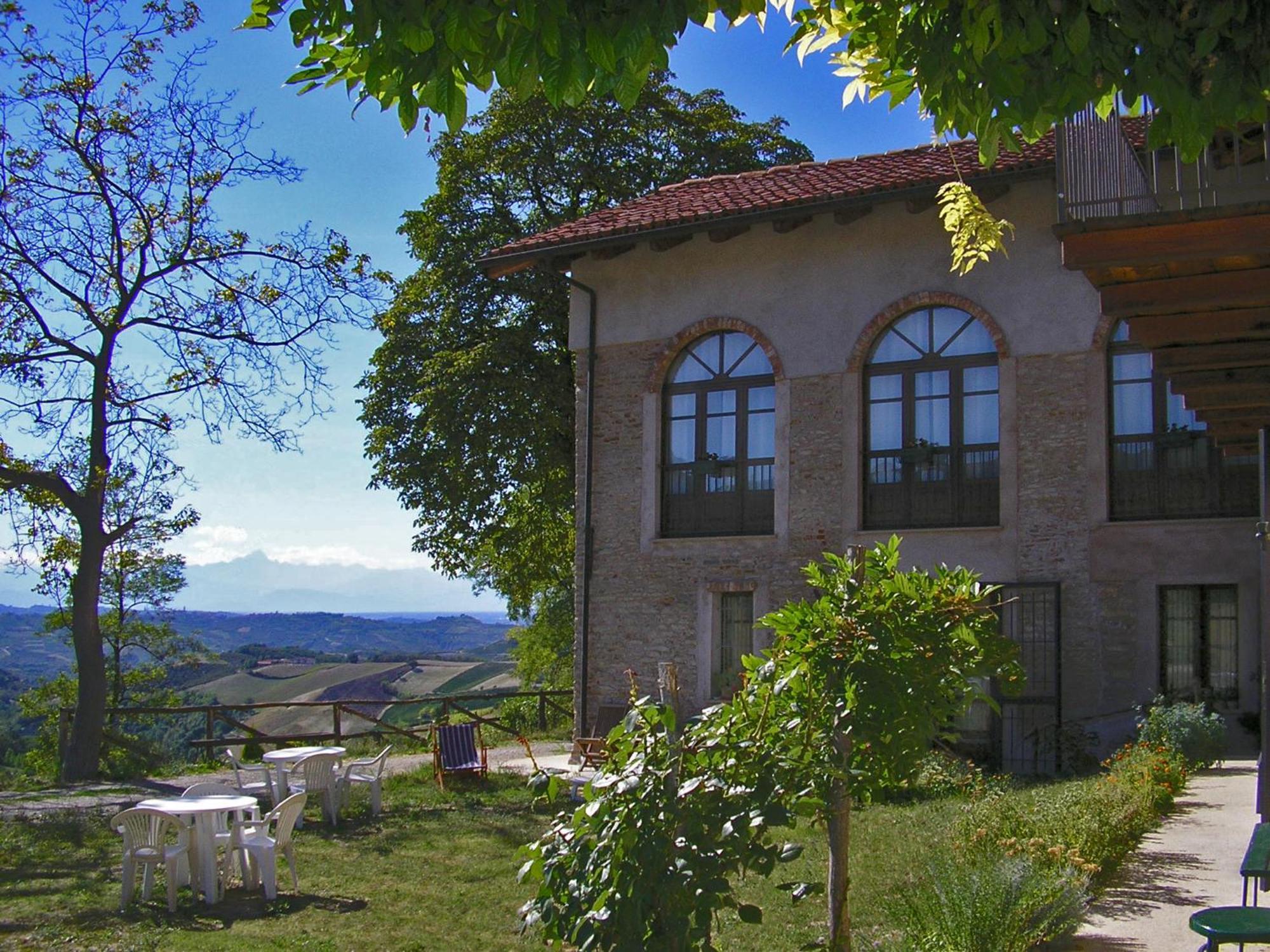 לינה וארוחת בוקר Trezzo Tinella Casa Branzele מראה חיצוני תמונה
