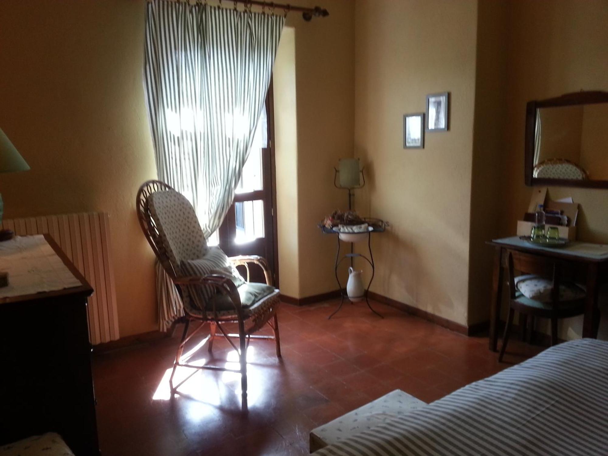 לינה וארוחת בוקר Trezzo Tinella Casa Branzele חדר תמונה